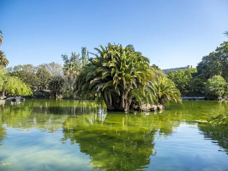 Barcelona's parks: charming places to spend spring days