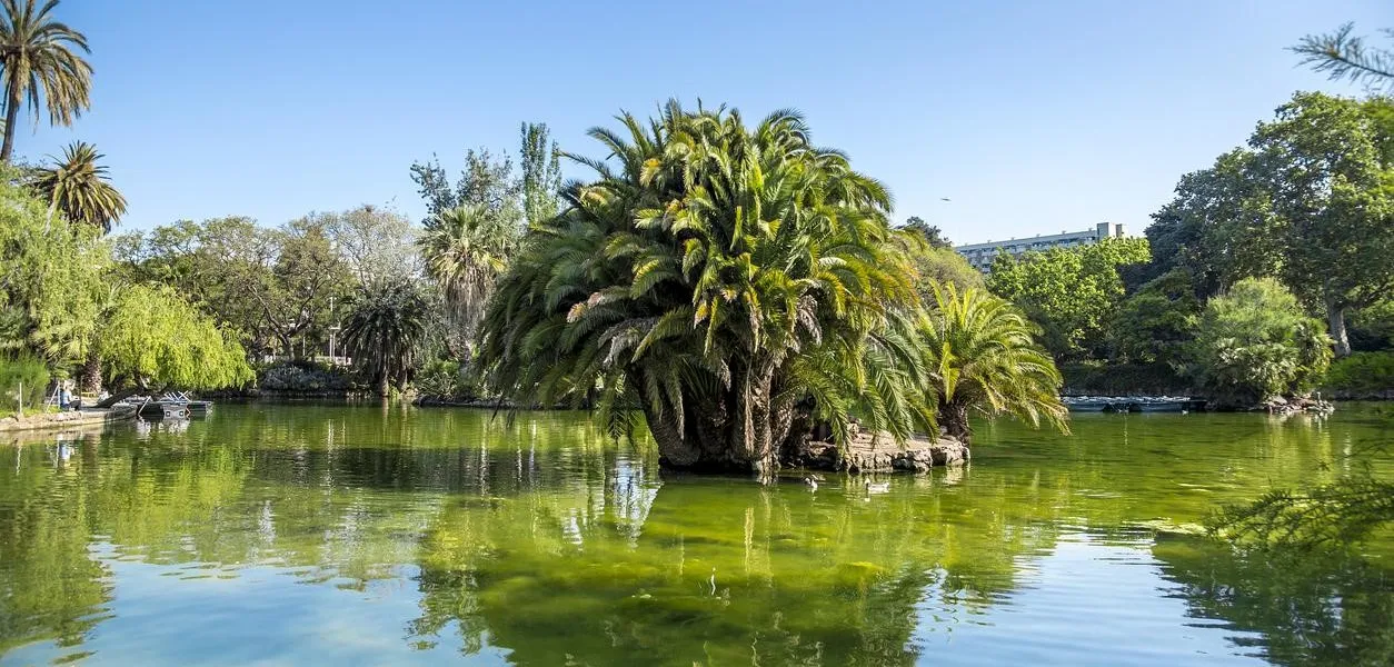 Barcelona's parks: charming places to spend spring days