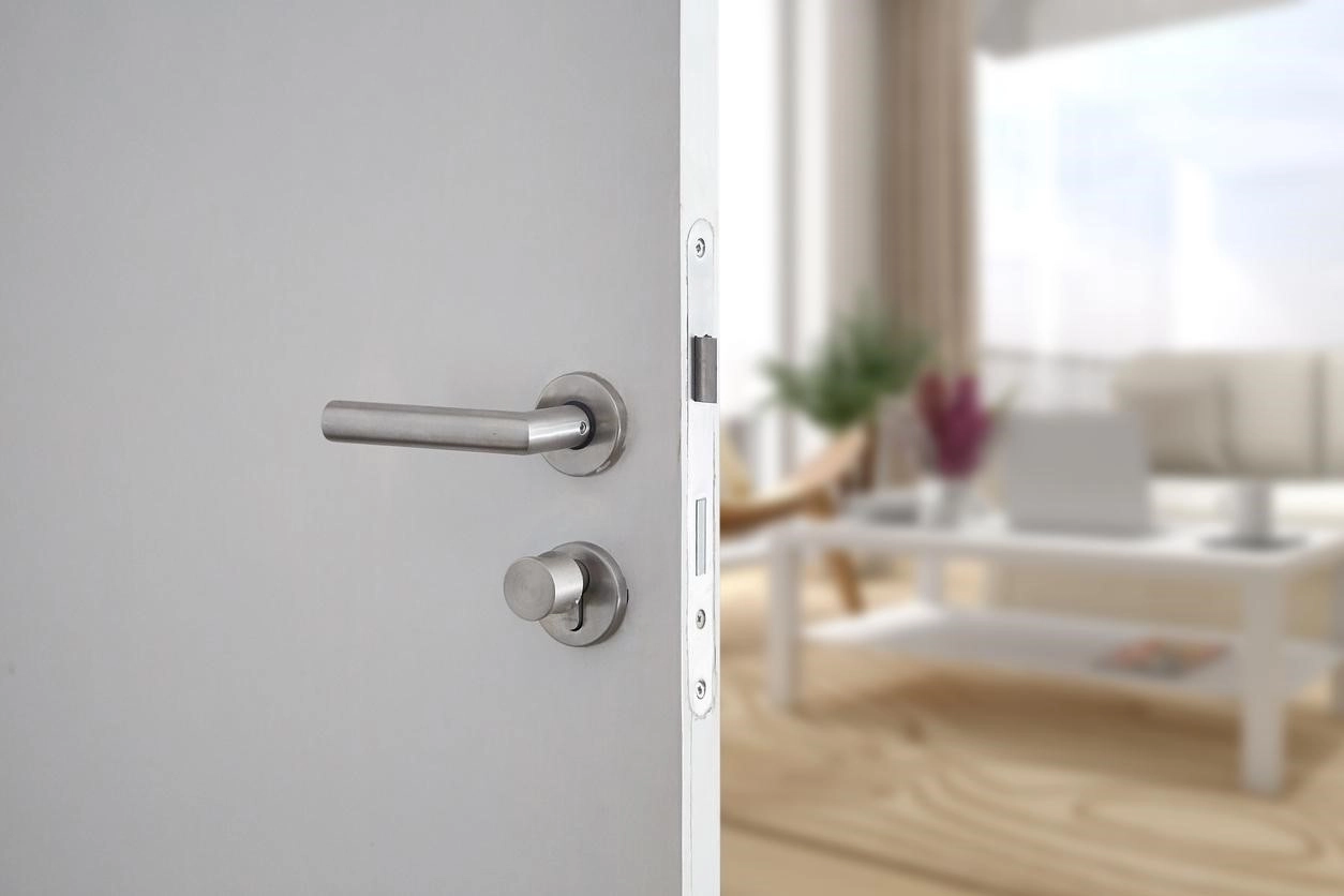 What are the advantages and disadvantages of renting furnished accommodation?